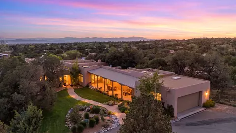 3876 Old Santa Fe Trl, Santa Fe, NM 87505