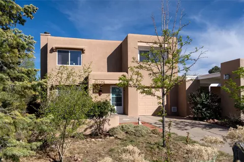 2702 Plazuela Serena, Santa Fe, NM 87505