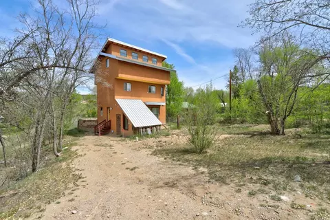 272 State Road 75, Dixon, NM 87527