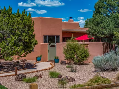 1 Finch Cir, Santa Fe, NM 87506