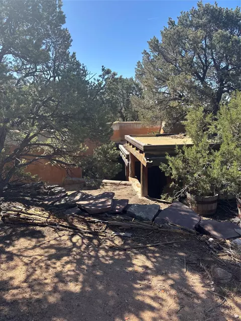 42 Ravens Rdg, Santa Fe, NM 87505
