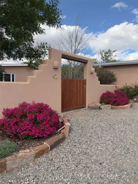 4 Camino Cielo Azul, Santa Fe, NM 87508
