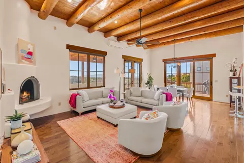 69 Avenida Frijoles, Santa Fe, NM 87507