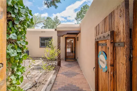 3000 Plaza Blanca, Santa Fe, NM 87507