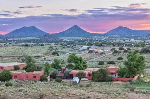 54 Rons Rd, Santa Fe, NM 87508