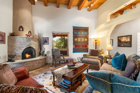 5 Columbine Ln, Santa Fe, NM 87506