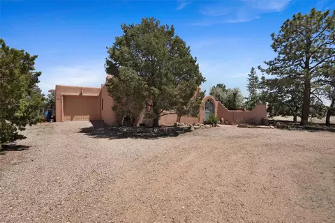 4 Demas Rd, Santa Fe, NM 87508