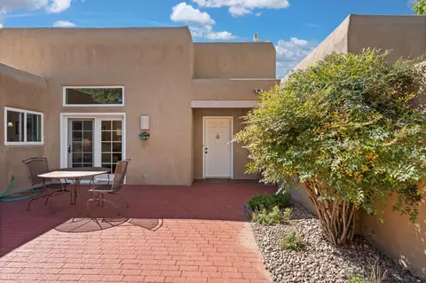 2309 Calle De Real, Albuquerque, NM 87104
