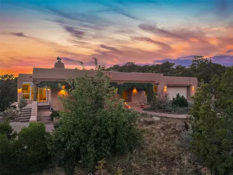 7675 A Old Santa Fe Trl, Santa Fe, NM 87505