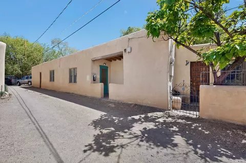 318 Pino Rd, Santa Fe, NM 87505