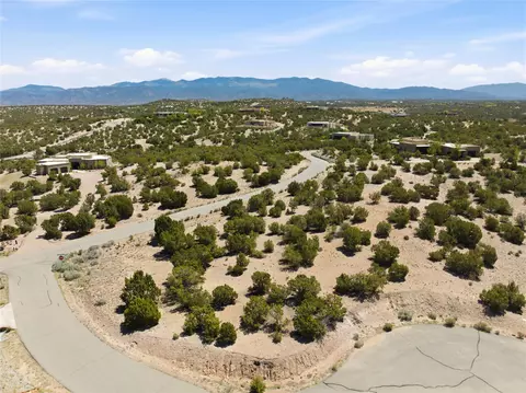 37 Sundance Ridge Cir, Santa Fe, NM 87506
