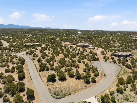 37 Sundance Ridge Cir, Santa Fe, NM 87506