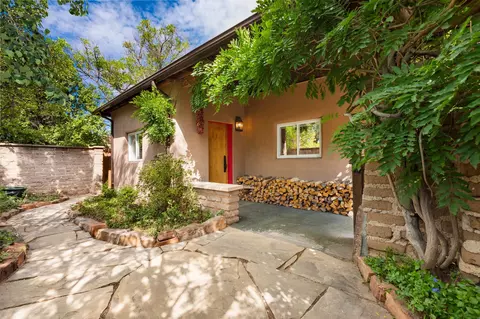 831 Ninita, Santa Fe, NM 87505