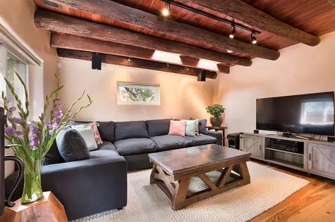 831 Ninita, Santa Fe, NM 87505