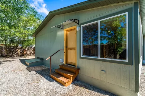 1713 Star Ln, Espanola, NM 87532