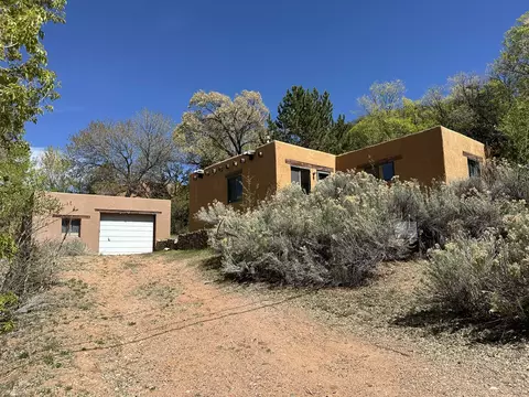 1710 Upper Cyn, Santa Fe, NM 87501