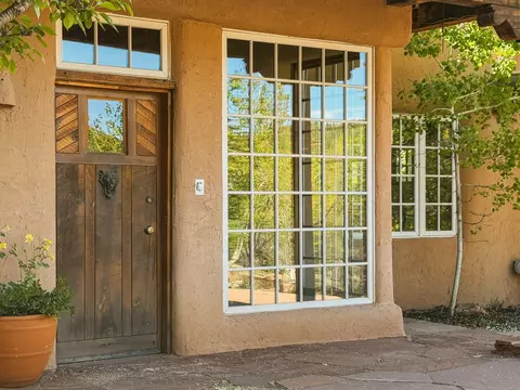 1692 Upper Cyn, Santa Fe, NM 87501