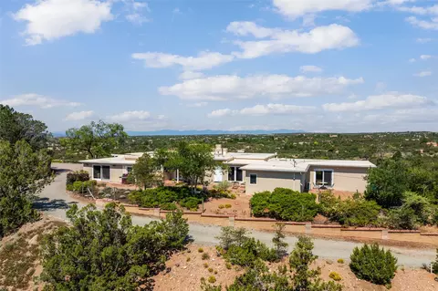 933 Stagecoach Rd, Santa Fe, NM 87501