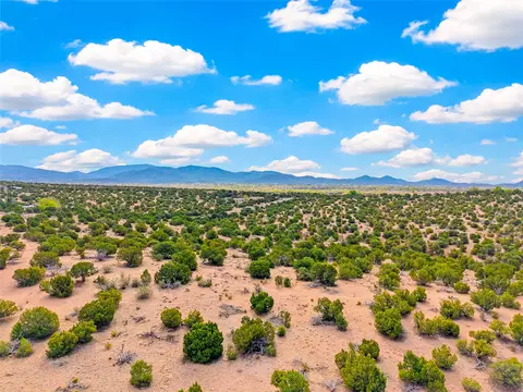 1864 Paseo De Las Vistas, Santa Fe, NM 87507