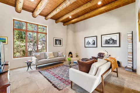 330 E Buena Vista St #B, Santa Fe, NM 87505