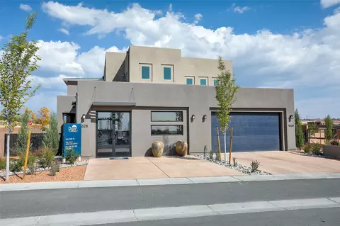 4630 Rail Runner Rd, Santa Fe, NM 87507