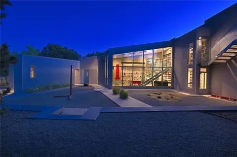 4007 Old Santa Fe Tr, Santa Fe, NM 87505