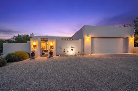 1033 Brisa Cir, Santa Fe, NM 87507