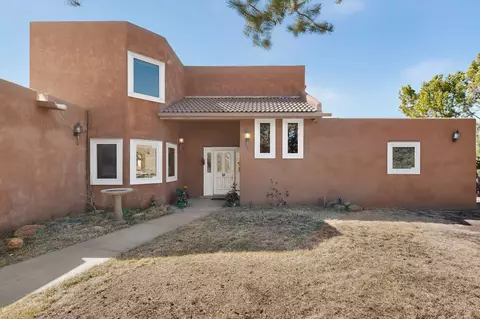 2 Toltec Rd, Santa Fe, NM 87505