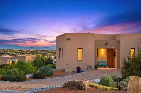 12 Via Secunda, Santa Fe, NM 87507
