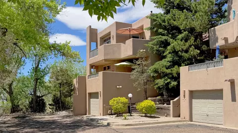 701 Viento Dr #B, Santa Fe, NM 87501