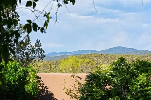 705 Calle Del Resplandor, Santa Fe, NM 87505