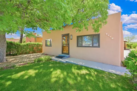 1307 Camino Sierra Vis, Santa Fe, NM 87505