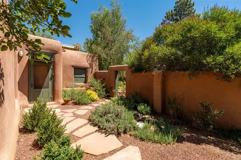 22 La Vega, Galisteo, NM 87540
