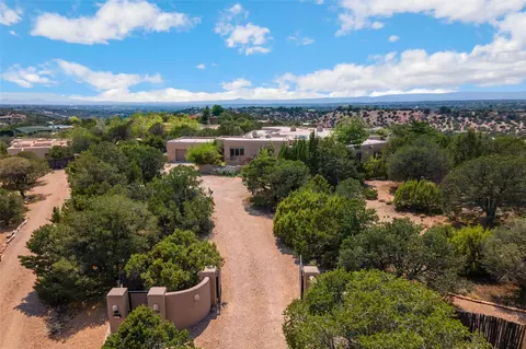 978 Indian Rdg, Santa Fe, NM 87501