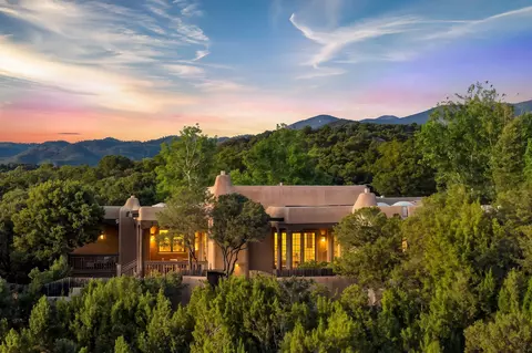 1050 Sierra Del Norte, Santa Fe, NM 87501