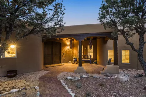 4 Vista Del Mundo, Santa Fe, NM 87506