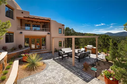 1233 N Summit Dr, Santa Fe, NM 87501