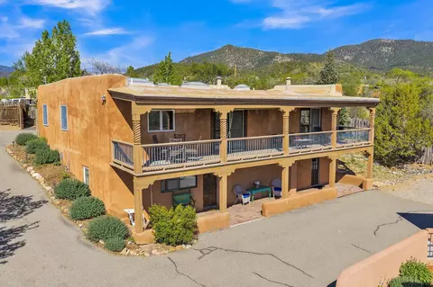 424 Apodaca Hl, Santa Fe, NM 87501