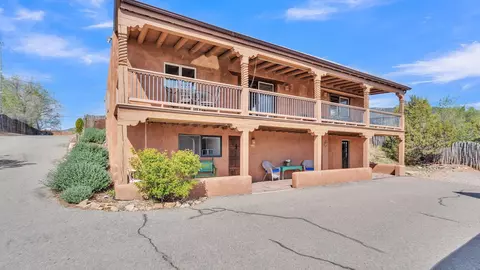 424 Apodaca Hl, Santa Fe, NM 87501