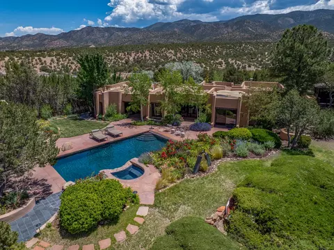 24 SW Paseo Encantado, Santa Fe, NM 87506
