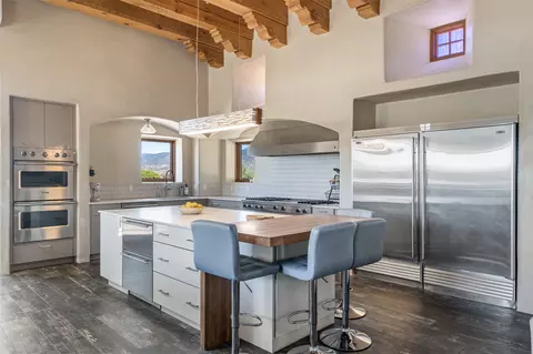 33 Spirit Ct, Santa Fe, NM 87506