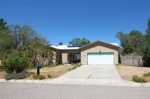 261 El Conejo St, Los Alamos, NM 87544