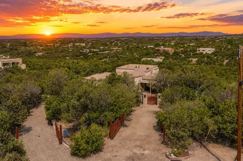 1064 Bishops Lodge Rd, Santa Fe, NM 87501
