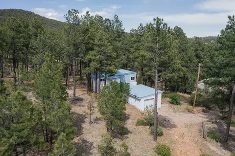 4 El Paraiso Dr, Montezuma, NM 87731