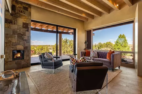 8 Via Altera, Santa Fe, NM 87507
