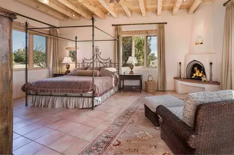 76 Amberwood Loop, Santa Fe, NM 87506