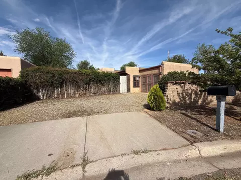 1032 Camino De Chelly, Santa Fe, NM 87505