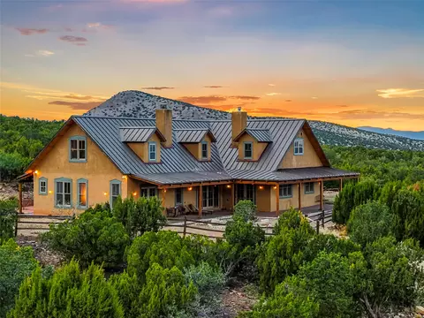 35 Vista Del Oro, Cerrillos, NM 87010