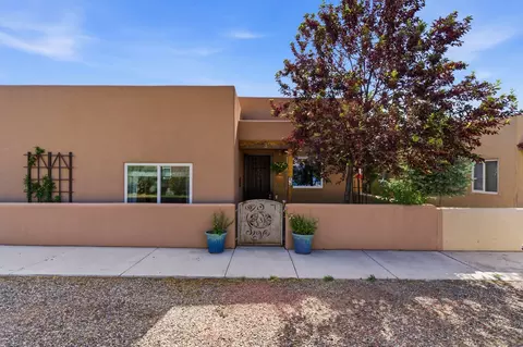 3 Silver Buckle Rd, Santa Fe, NM 87508