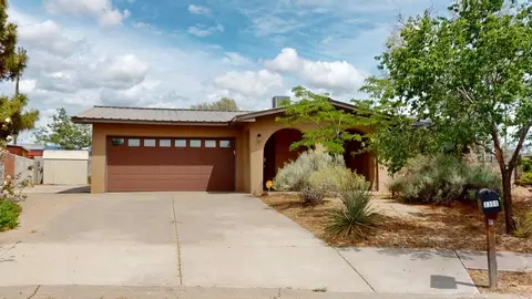 3300 Camino Prado Vis, Santa Fe, NM 87507